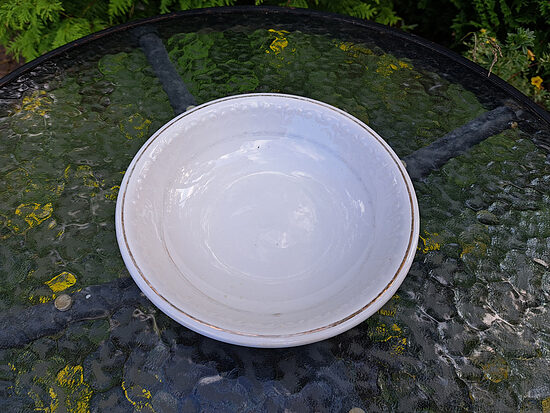 Bļoda salātu fajansa balta ar zeltu, reljefa virsma, ZIK. Izmēri:  D=19,5cm, h=4cm (ZIK 49)