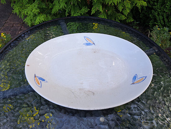 Garenais servējamais šķīvis art zilām un oranžām lapiņām, L=36cm, PFF (Fajansa pusdienu 60)
