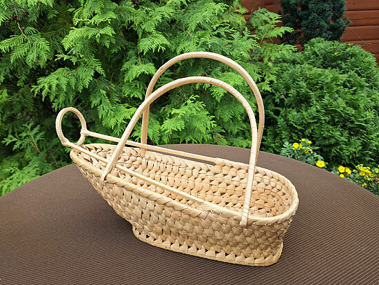 Grozs vīna pudelei austs no salmiņiem 30cmx11cmx21cm (Koka 17)