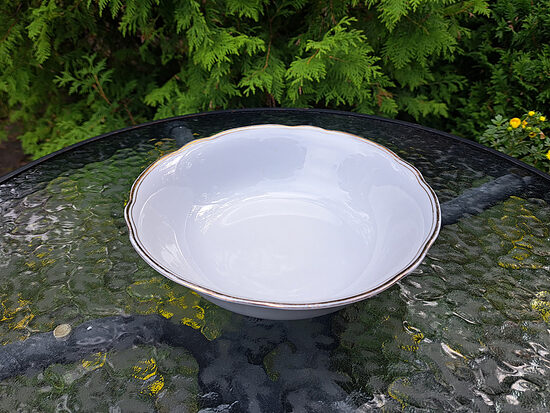 Eleganta dziļa salātu/kartupeļu bļoda ar zeltu, d=21cm, dziļums 5,5m. Ražotājs, VEB Freienorla (Vācija 294)