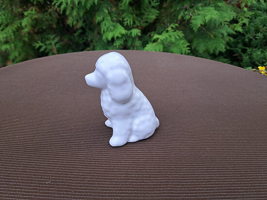 Pūdelis porcelāna, pilnīgi balts. Ražotājs nav zinams. Izmēri: 7cmx5cm, h=9cm (Figur citi 77)