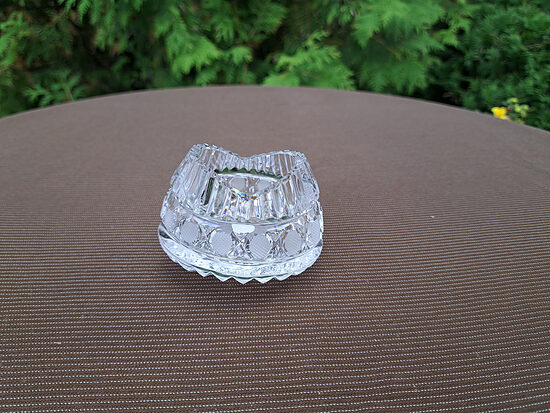 Mazā neparasta bļodiņa,  d=8cm, H = 5cm un h=4cm, Djatkovas kristāla rūpnīca (Kristāls sk 118)