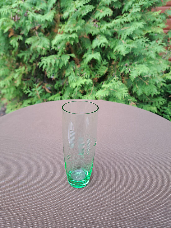 Koši zaļa sulas glāze 275ml ar rokas gravēšanu "Bērzu skaras" (Stikla gl 514)