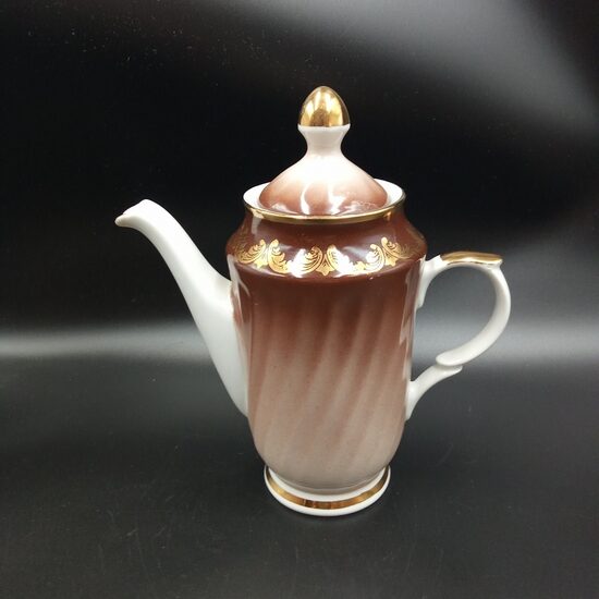 Kafijas kanna mazā brūna ar zelta vainagu no komplekta "Tet-a-Tet", RPR (Rīga 80 131)