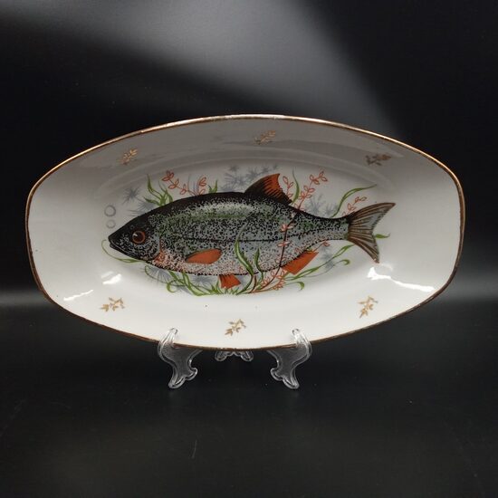 Šķīvis garenais ar zivi un zeltu, L=26cm, RPR (Citi pusd 107)