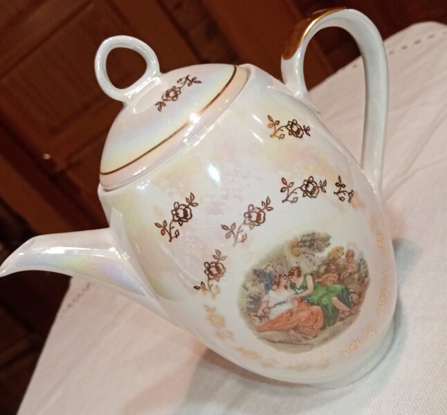 Grezna kafijas kanna, servīze "Madonna", lustrēta ar dekou. Ražotajs - Koldiz, VDR (Vācija), (Vācija 08)