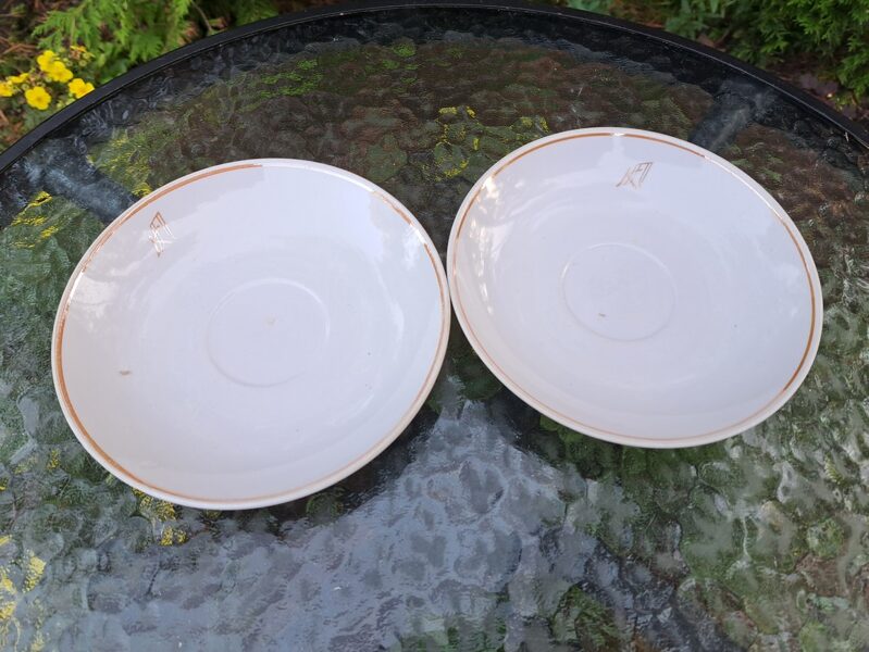 Lielās buljona apakštases ar lustru un uzrakstu "KП", RPR. D=17cm (LOGO 37)