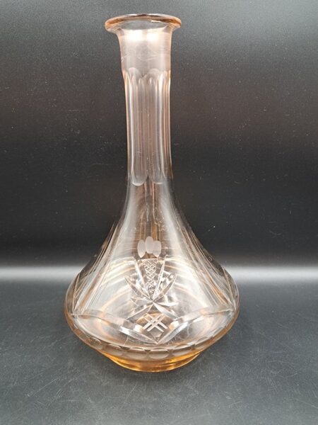  Laškrāsas karafe ar smalku rokas gravēšanu, bez vāciņa (Citi st 145)