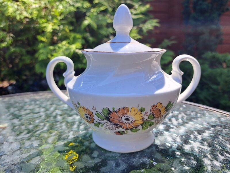 Lielā tējkanna ar vāciņu, tējas "Viktorija" ar klinģerītēm un brūnu apvilkumu, RPR (Viktorija t 141)