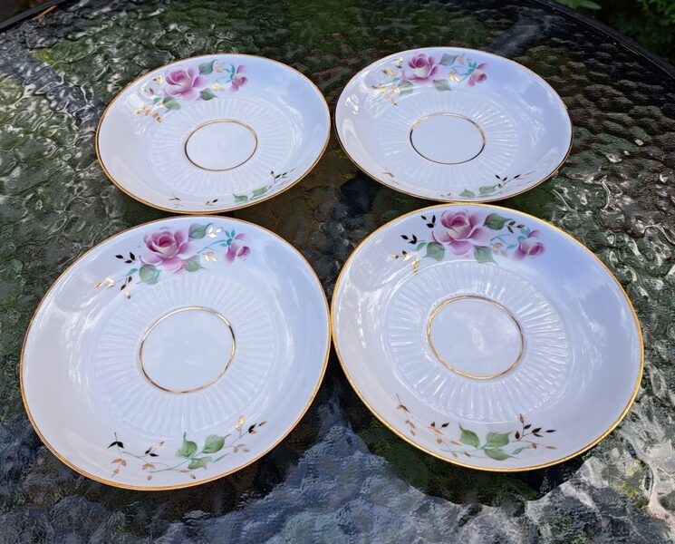 Apakštases, plānsienu tējas servīze "Diāna" ar burvīgu rokas gleznojumu un zeltu, RPR (Diāna 62)