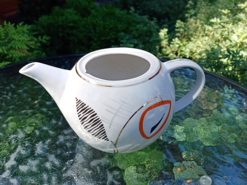 Tējkanna bez vāciņa ar defektu, servīze "Marijka ar zemeni (Marijka 17)