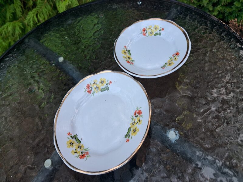 Kūku šķīvji, kafijas servīze "Ārija" ar dzeltenām un oranžām puķēm ar zeltu, RPR (Ārija kafijas 125)