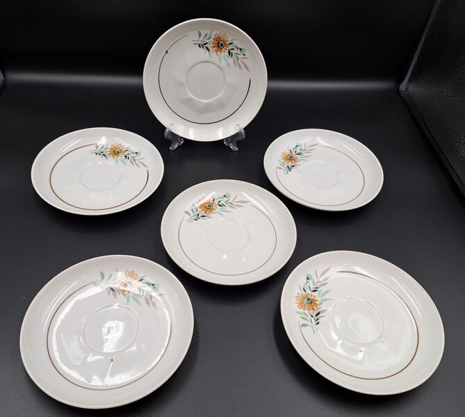 Apakštases balta ar oranžīgu puķi ar brūni svītru (bez zelta un bez lustras), tējas servīze "Viktorija", RPR (Viktorija t 102)