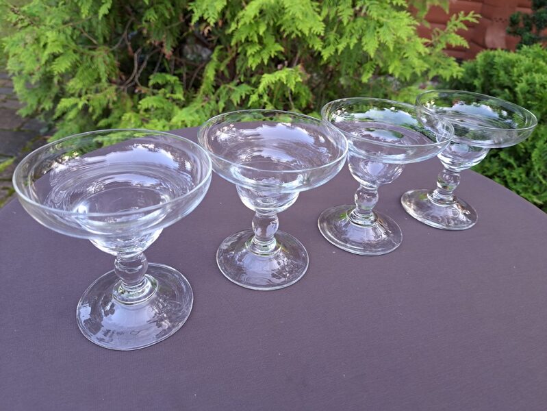 Deserta trauku uz kājiņas komplekts 4 personām (Citi st 99)