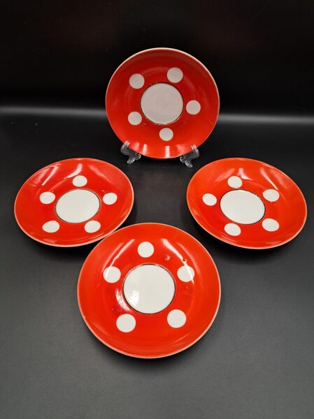 Apakštase tējas sarkanas ar baltām pumpiņam (Citi rpt 112)