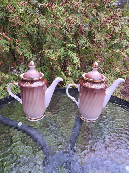 Mazā kafijas kanna brūna ar zeltu vainadziņu, kafijas servīze "Rīga" 80.ie gadi, RPR (Rīga 80 48)