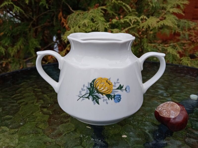 Cukurtrauks bez vāciņa ar dzeltenām un zilām asterēm(mazs pušķis) bez zelta un bez lustra (Karīna 84)