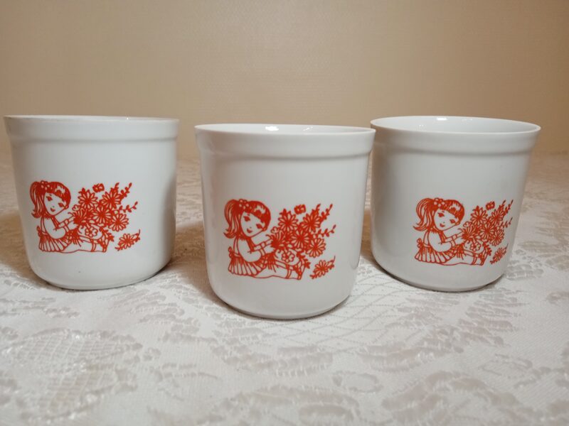 Bērnu porcelāna glāzes "Meitene ar pušķi" (Bērnu 70)