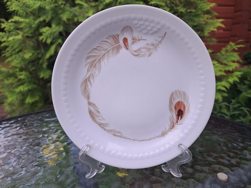 Kūku šķīvis ar brūnganu pāvas spalvu, bez zelta, reljefa virsma, Koldiz (Vācija 200)