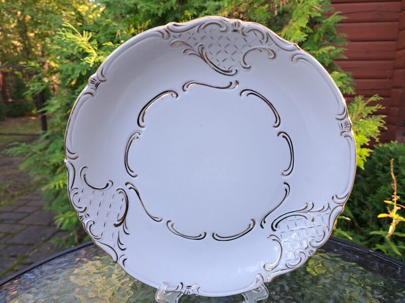 Grezns un ļoti skaists porcelāna augļu šķīvis balts ar zeltu D=27cm, forma "Viktorija", slīpējums, PFF (Citi 255)