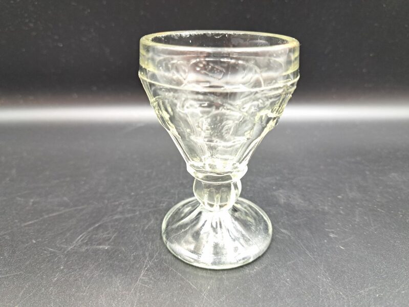 Sena stikla glāzīte Nr5 degvīnam "Lafitniks", presēts stikls. Cariskā Krievija, sīki defekti (Stikla gl 146)