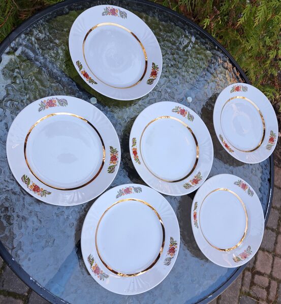 Kūku šķīvji ar pīlādžogām un zeltu, tējas servīze "Māra", RPR (Māra tējas 100)