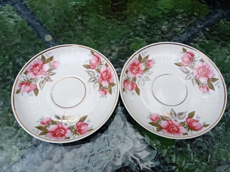 Apakštases tējas, servīze "Māra" ar košām rozā puķēm un zeltu (Māra tējas 59)