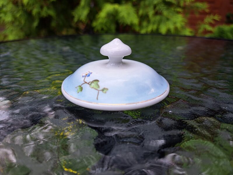 Vāciņš sens gaiši zils ar zilam puķītēm, porcelāns, Kuzņecovs (Kuzņecovs 69)