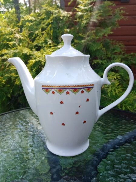 Lielā tējkanna no tējas servīzes "Ārija" ar neparasto dekolu, bez zelta, RPR (Ārija tējas 33)