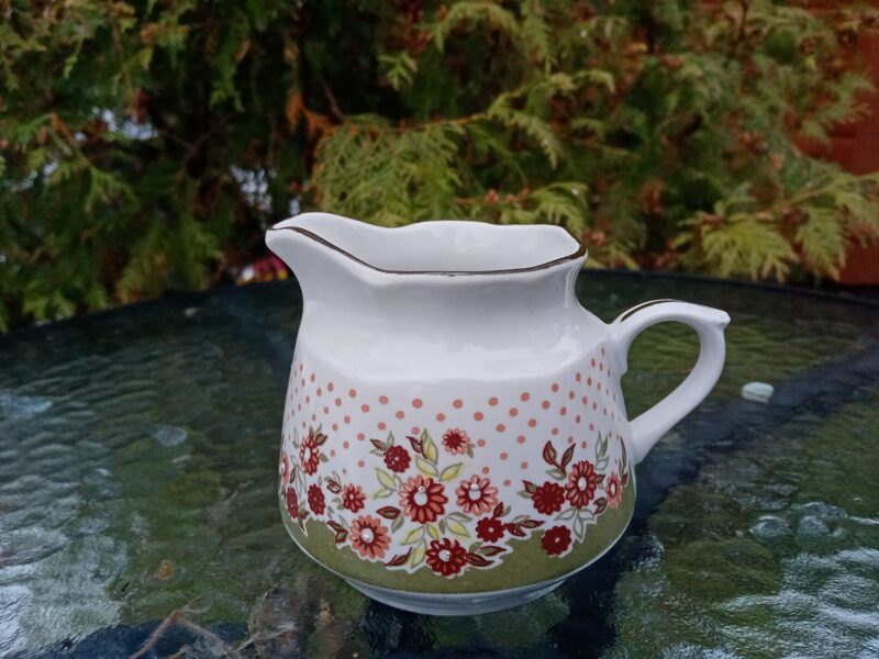 Krējuma kanniņa, servīze "Karīna", dekols: haki krāsa ar rozā puķītēm un melnu lustrui, RPR (Karīna 83)