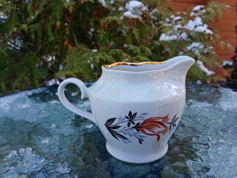 Krējuma kanniņa, tējas servīze "Ārija", ar brūnām tulpēm un zeltu, RPR (Ārija tējas 65)