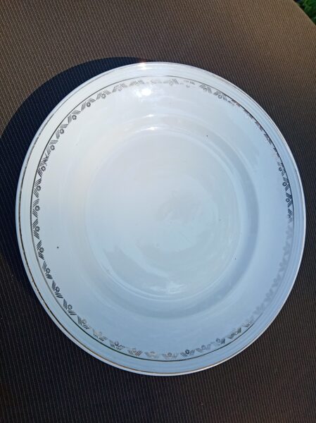 Otrā ēdiena šķīvis balts ar zeltu diam.24cm no pusdienu servīzes "Vārpa" (Vārpa 06)