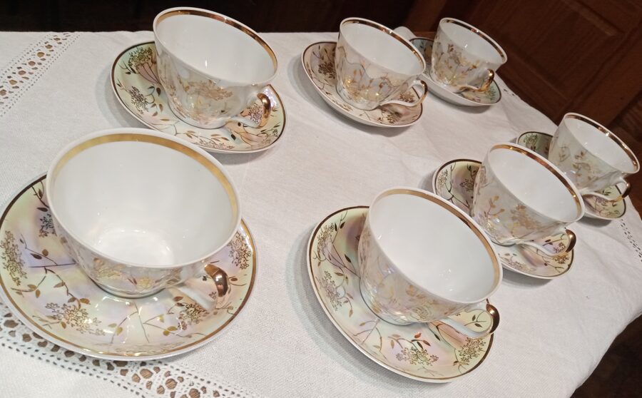 Tējas pāris (tase+apakštase) no servīzes "Sigulda" ar lustru un zelta dekolu (Sigulda 43)