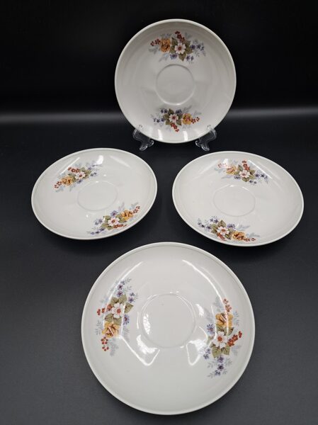 Tējas apakštases, tējas servīze "Viktorija" ar kupliem pušķiem ar bēšām rozēm un maigu gaiši zaļu lustru, RPR (Viktorija t 113)