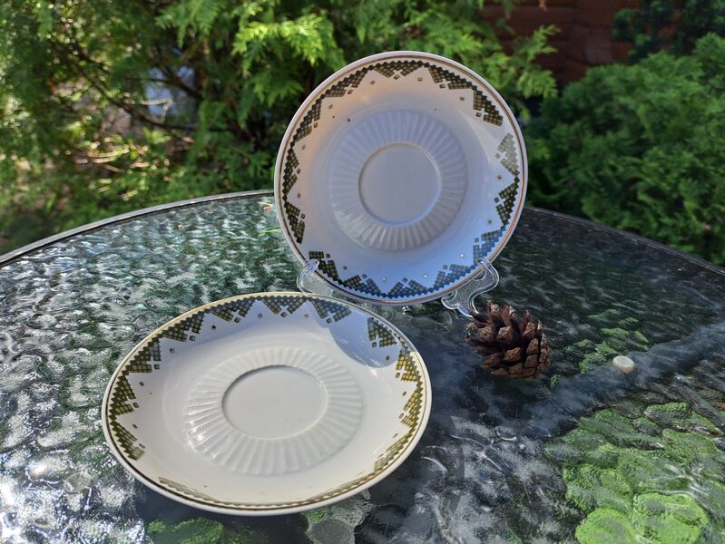 Apakštases, plānsienu servīze "Diāna" ar retu tautīsku dekolu un zeltu, RPR (Diāna 52)