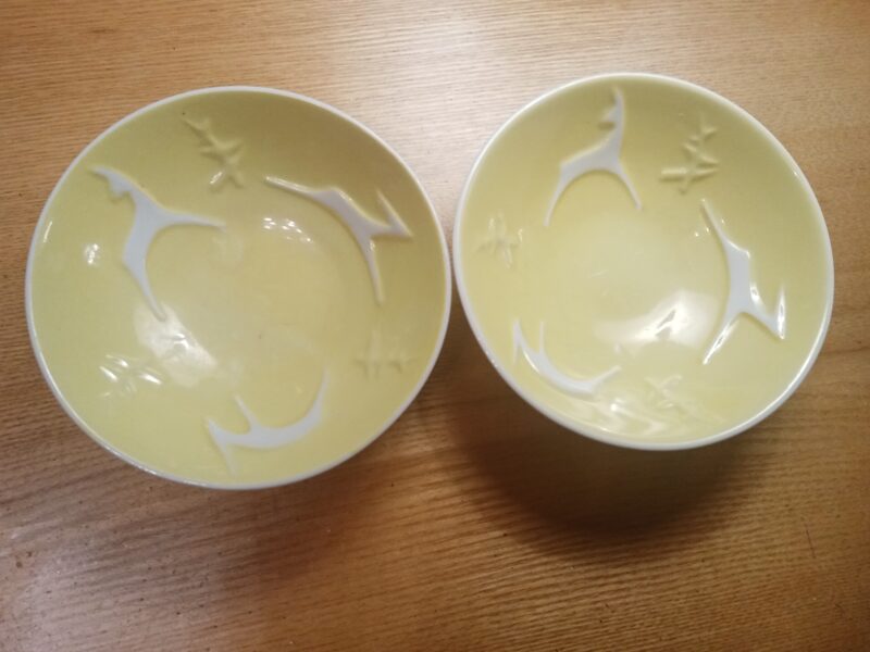 Vintāžas porcelāna bļodiņas ar izspiestu dekolu - stirnām (Citi 38)