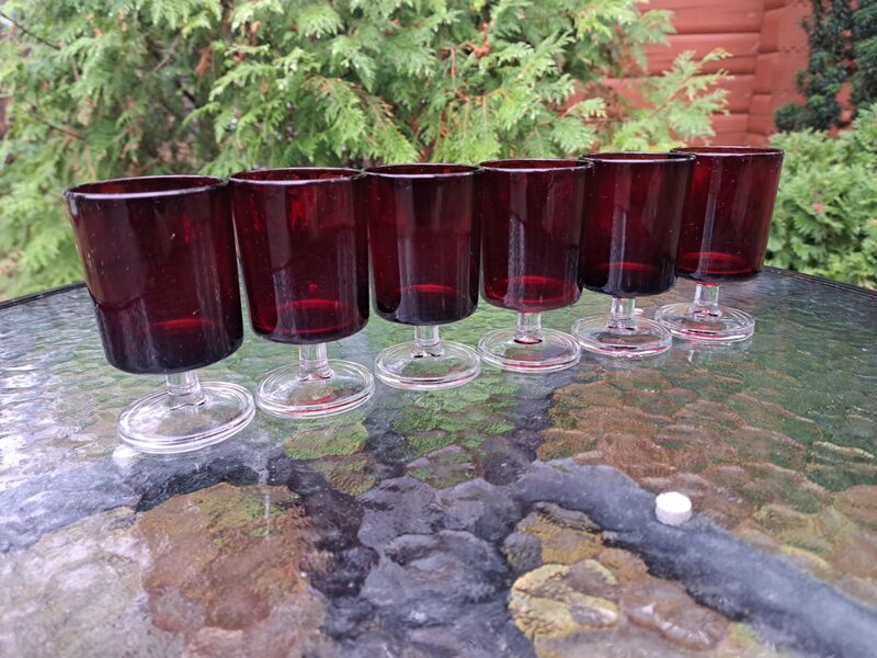 Vintāžas bordo vīna glāžu uz caurspīdīgas kājiņas komplekts (kompl. 6 personām), Arcopal (Francija) (Stikla gl 233)