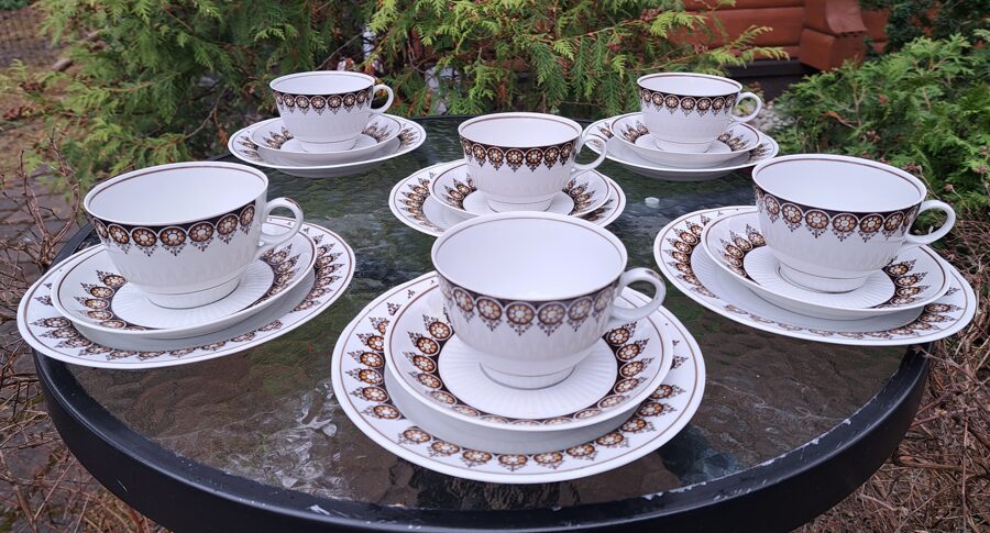 Trio (krūzīte+apakstase+kūku šķīvis), plānsienu servīze "Diāna" ar brūnu dekolu un lustru  (Diāna 46)