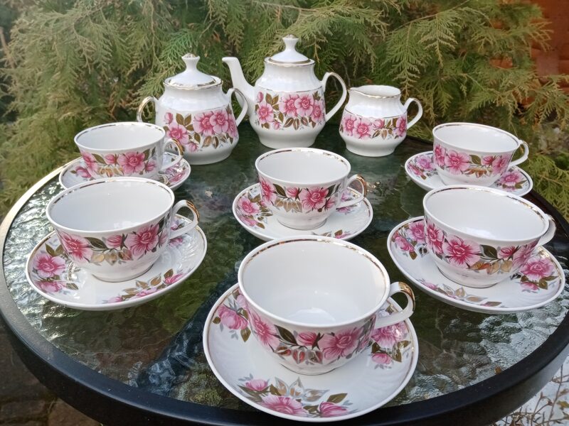 Tējas servīze "Māra" 6 personām ar košu rozā ar zeltu dekolu (Māra tējas 24)