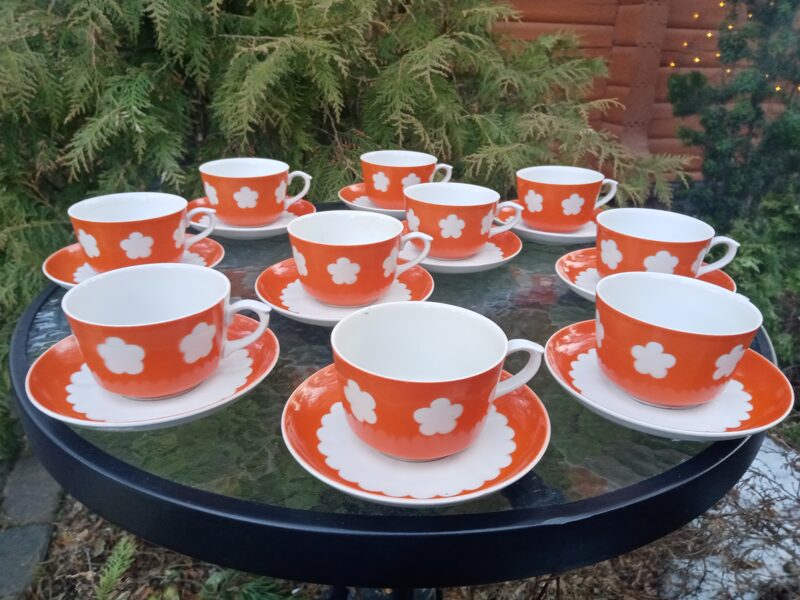 Tējas pāri forma "Karīna" ar sarkanu un baltu dekolu, RPR (Karīna 28)