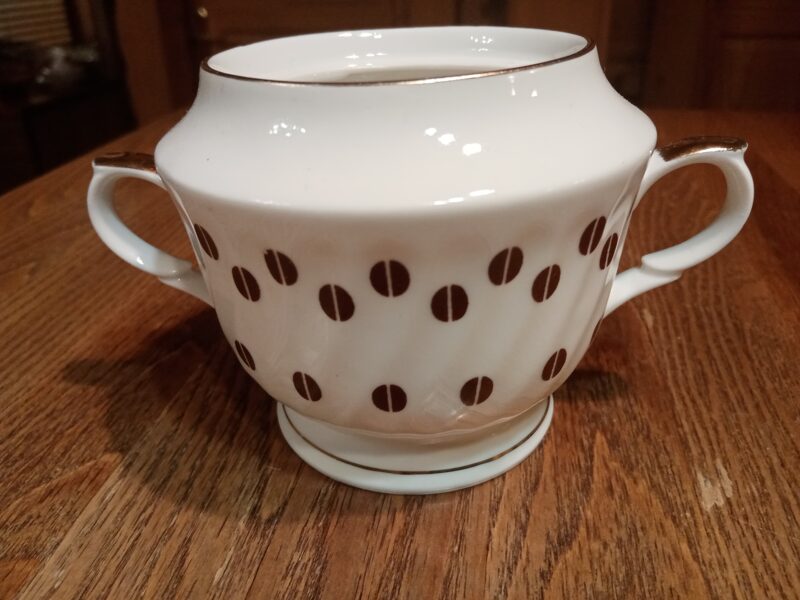 Cukurtrauks bez vāciņa, plānsienu kafijas servīze "RĪGA" ar brūnām kafijas pupiņām un zeltu (Rīga 80 14)