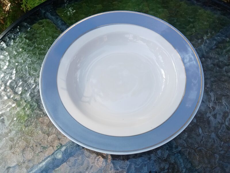Zupas šķīvis 24cm ar biezu gaiši zilu malu un zeltu (Citi pusd 21)