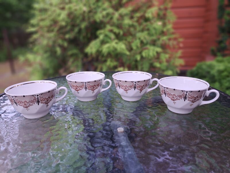 Tējas krūzītes, tējas servīze "Viktorija" ar brūnu tikliņu ar rozītēm un zeltu, RPR (Viktorija t 83)