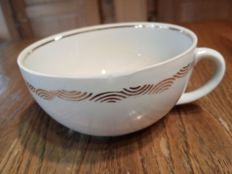 Tase ar slīpejumu, servīze "Marijka balta ar zelta ornamentu (Marijka 21)