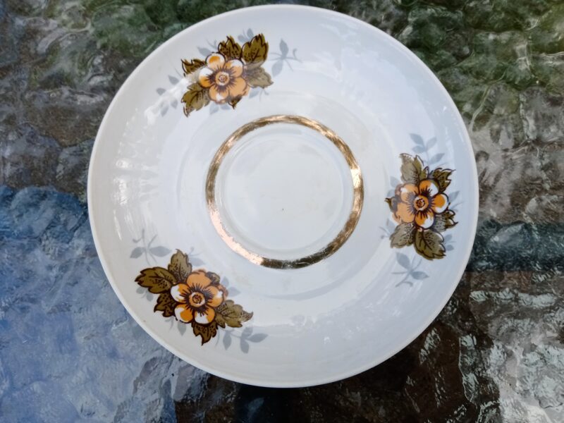 Apakštase no tējas servīzes "Māra" ar dzeltenām rozēm (Māra tējas 35)