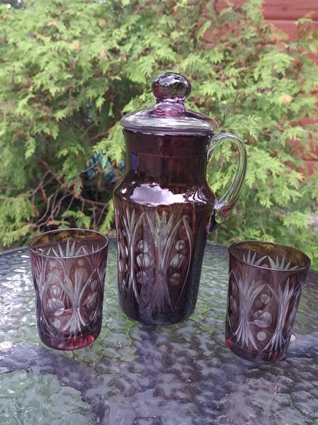 Komplekts ūdenim: Karafe ar vāciņu un 2 glāzes, krāsains stikls, rokas gravēšana (Citi st 87)