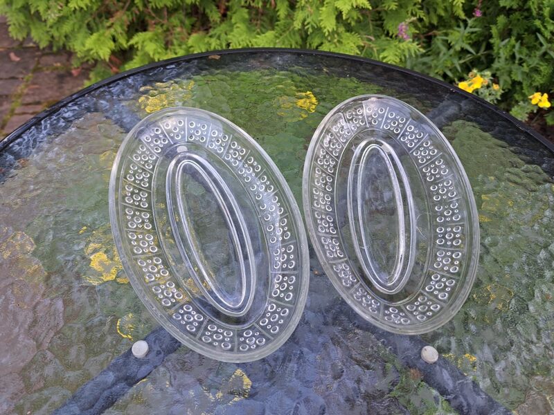 Garenie šķīvji, presets caurspīdīgs stikls ar pumpiņām. Ražotājs: Armaviras stikla ruūpnīca (Stikls sk 200)