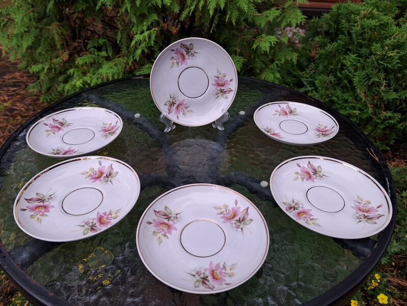 Apakštases, tējas servīze "Ārija", ar maigi rozā puķēm un zeltu, RPR (Ārija tējas 111)