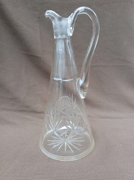 Karafe stikla bez vāka ar gravējumu, Iļģuciema SF (Citi ST 04)