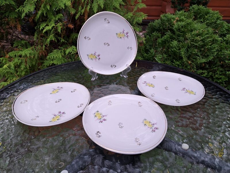 Kūku šķīvis, kafijas servīze "Stella" ar mazām dzeltenām un lillā puķītēm un zeltu, dekols, PFF (Stella 67)